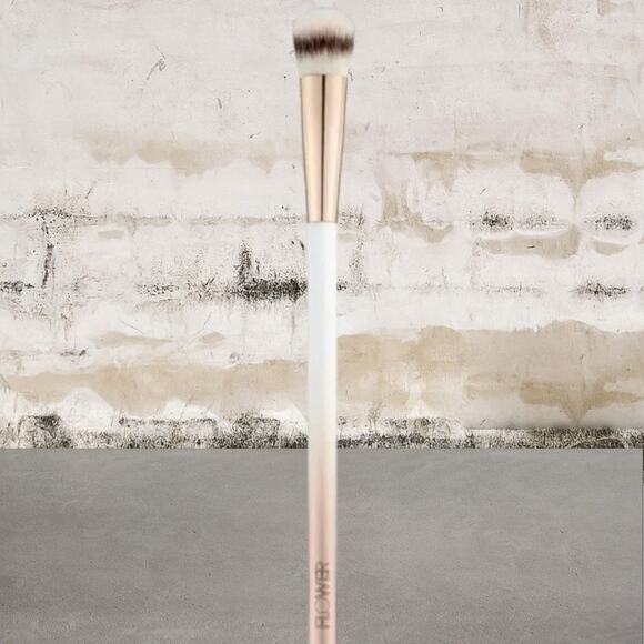 FLOWER Beauty Concealer Brush & Buffing Brush NEW - Picture 3 of 4